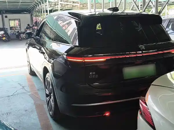 NIO ES8 2023