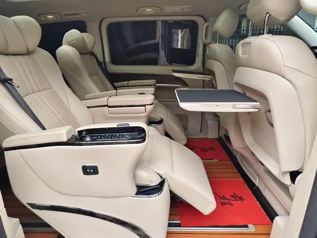Mercedes-Benz V-Class 2023 — фото 14