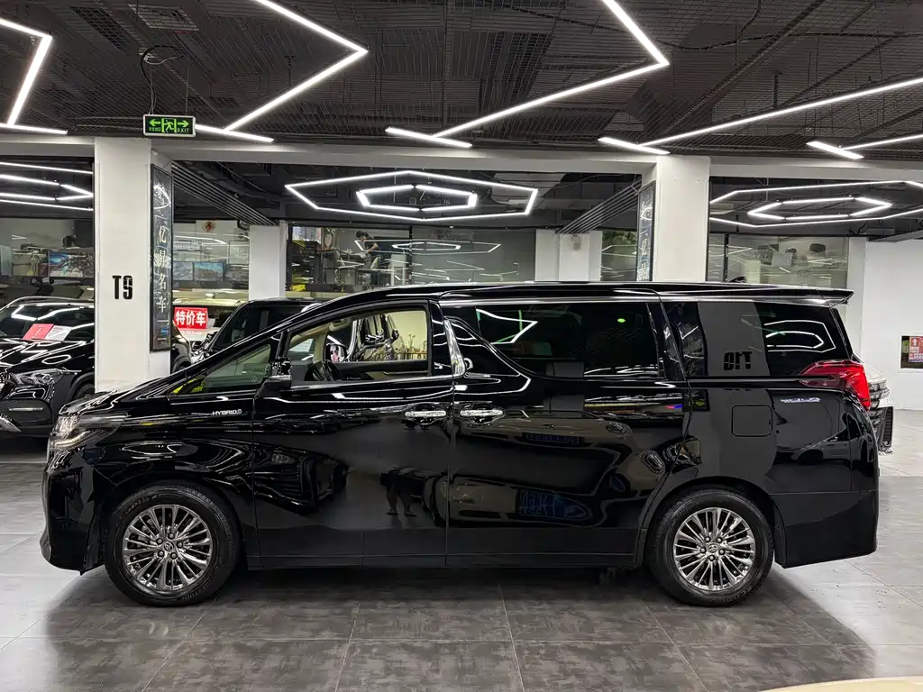 Toyota Alphard 2023 — фото 4