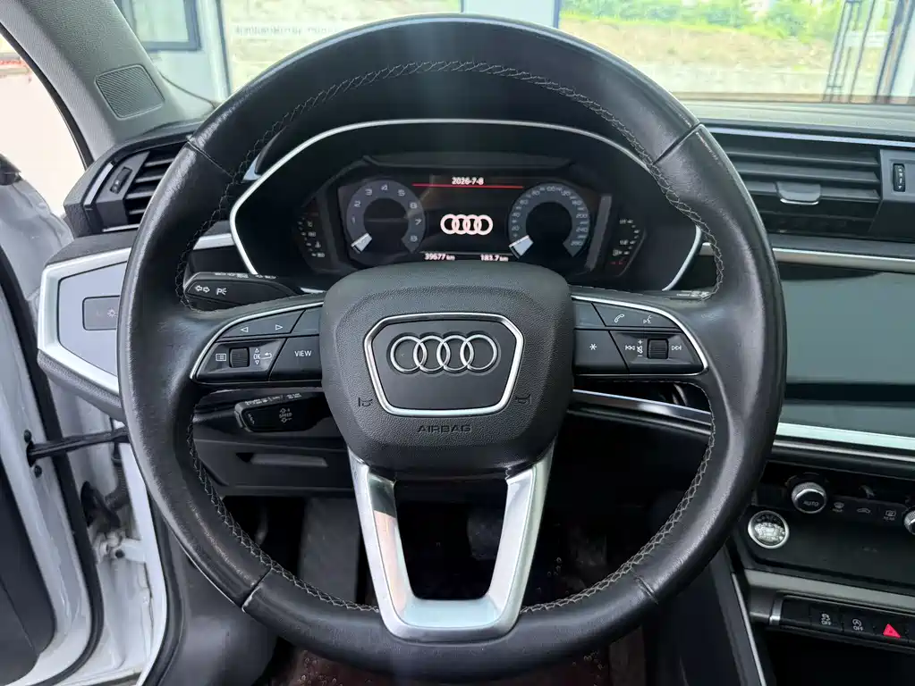 Audi Q3 2022 — фото 11