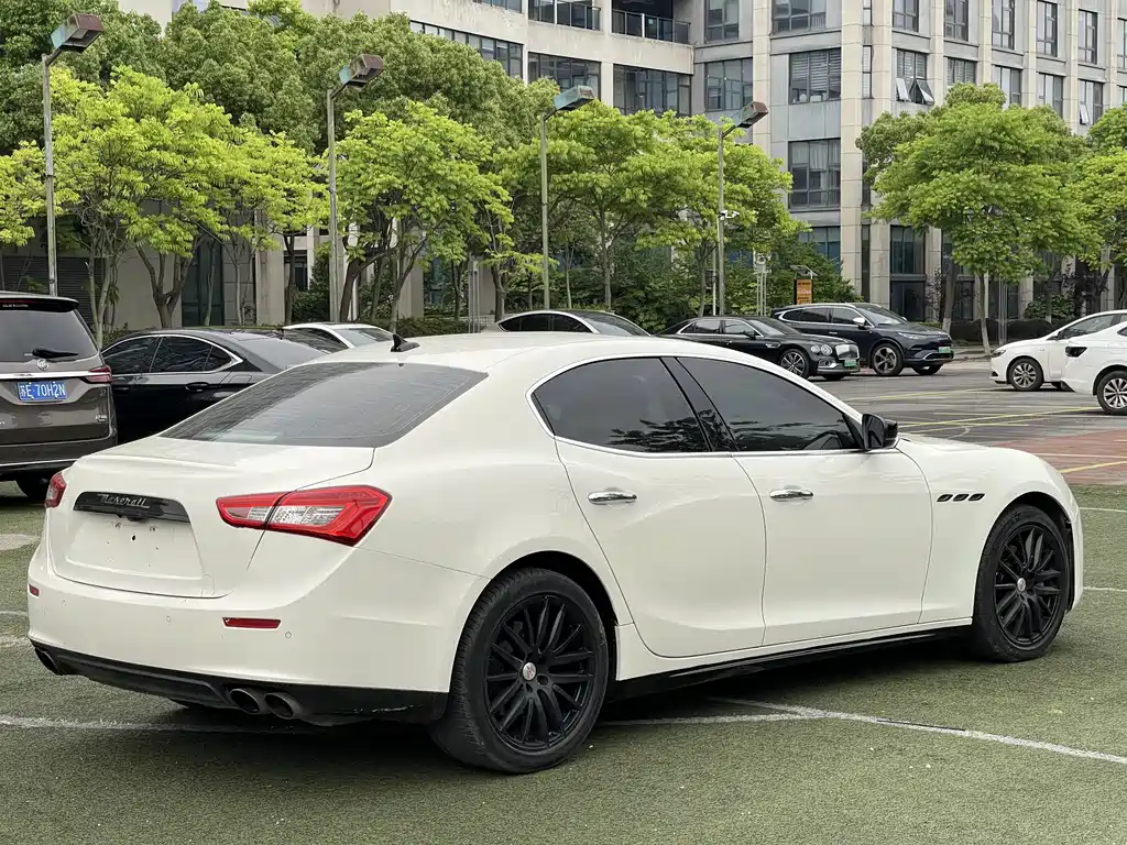 Maserati Ghibli 2017 — фото 12