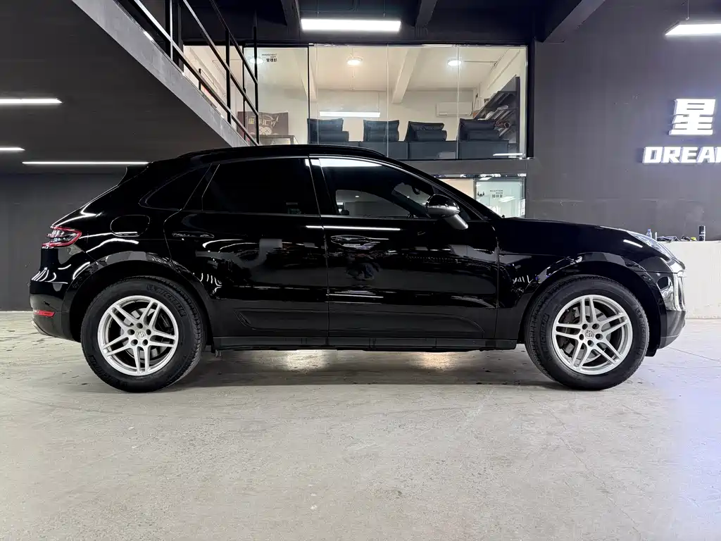 Porsche Macan 2017 — фото 11