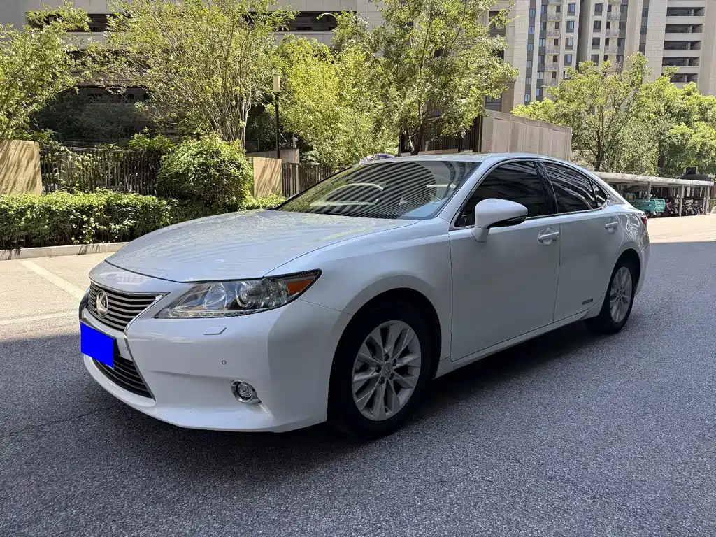Lexus ES 2014 — фото 1