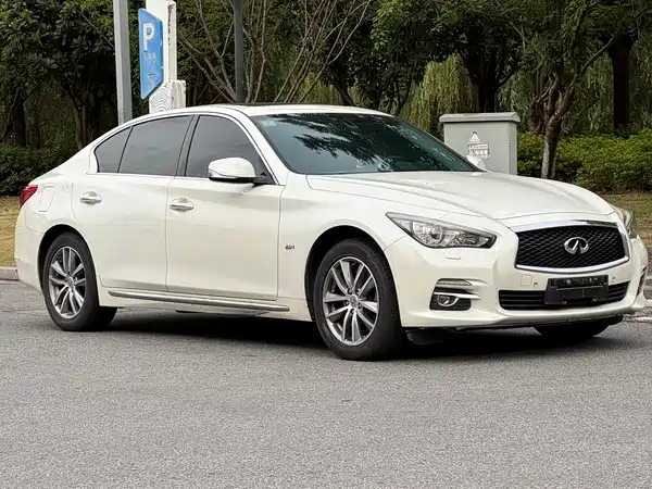 Infiniti Q50L 2015