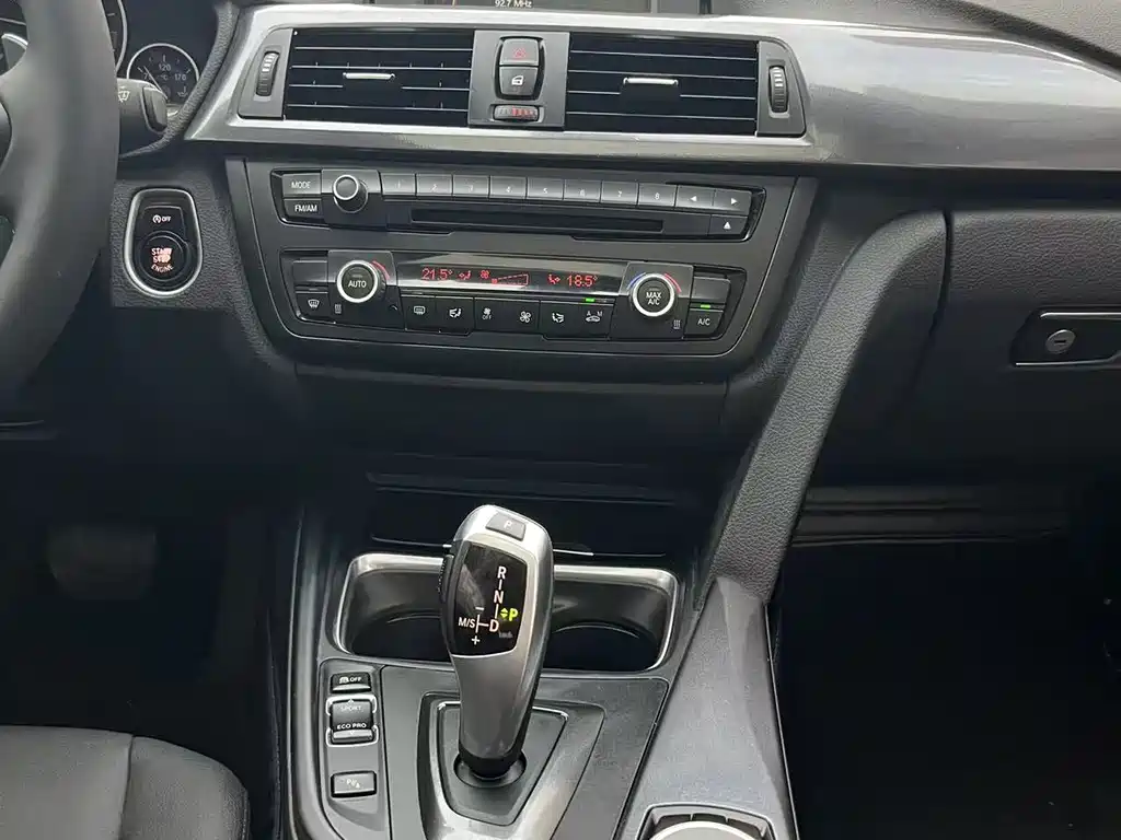 BMW 3 Series 2015 — фото 21