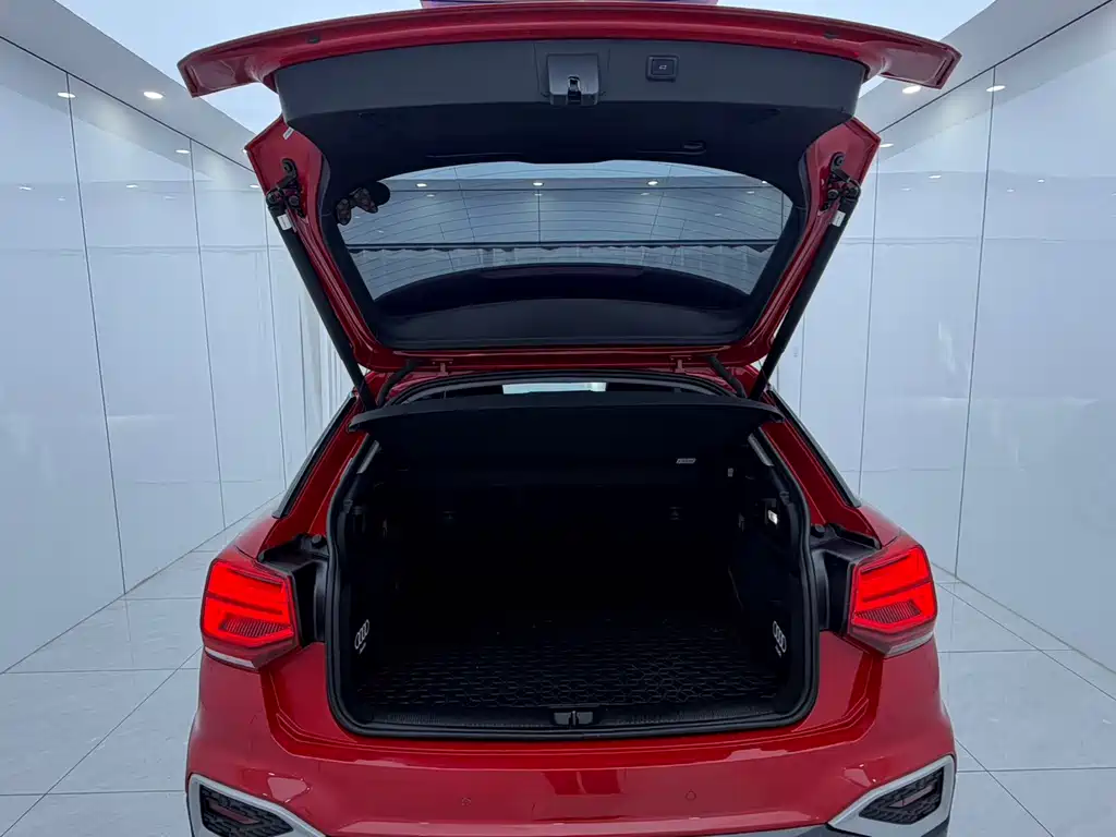 Audi Q2L 2022 — фото 16