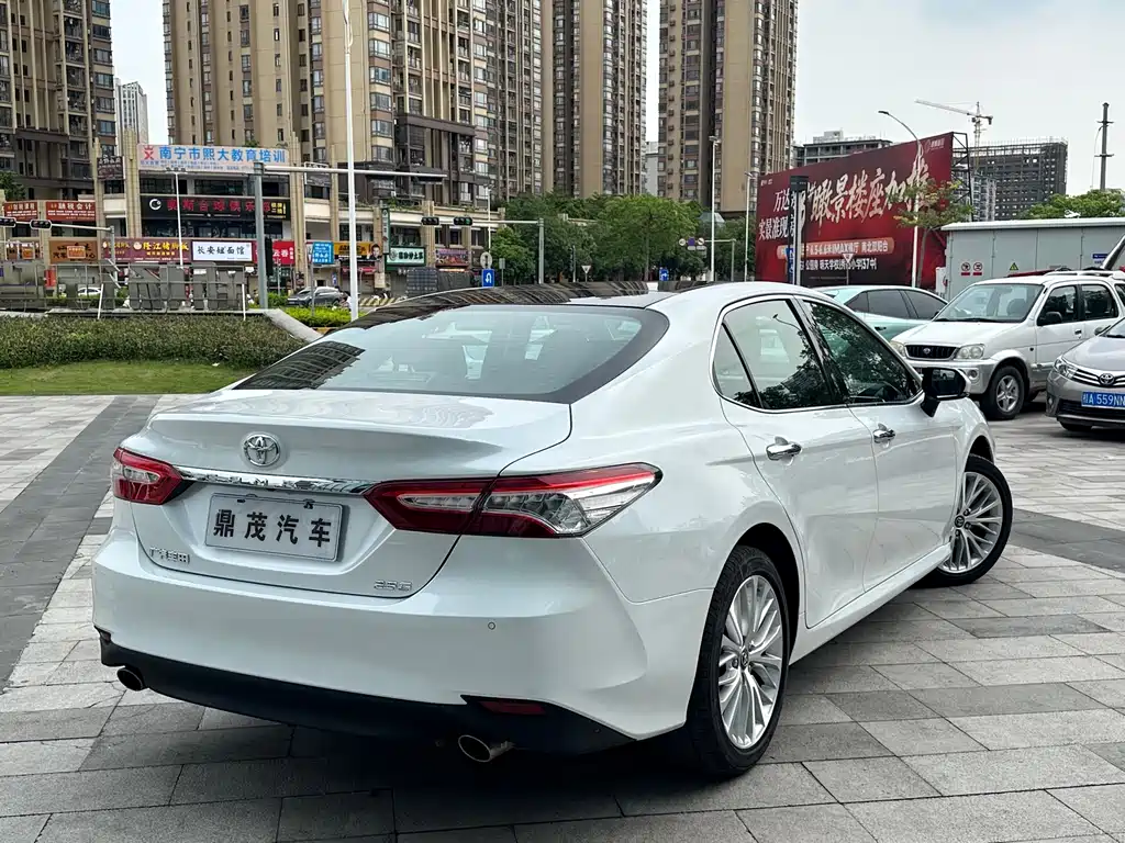 Toyota Camry 2020 — фото 9