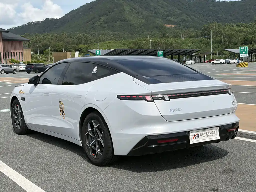 Lynk & Co 10 2025