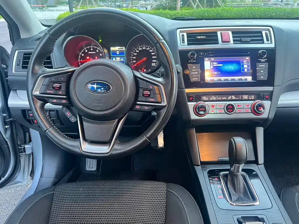 Subaru Legacy 2020 — фото 20