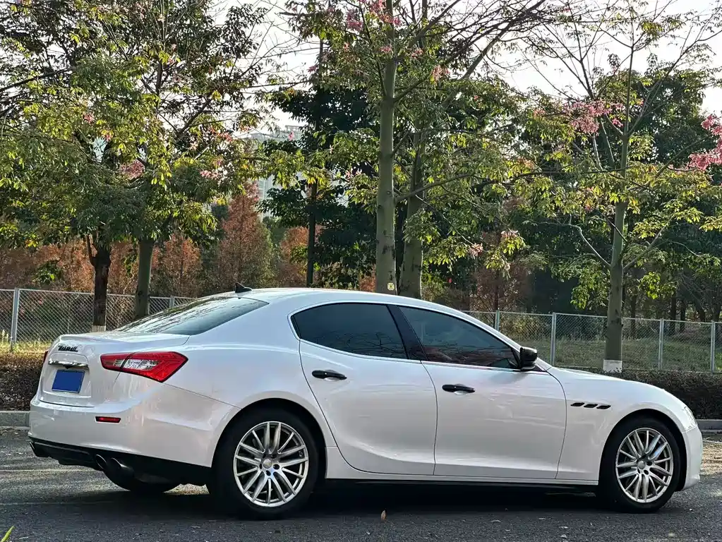 Maserati Ghibli 2017 — фото 6