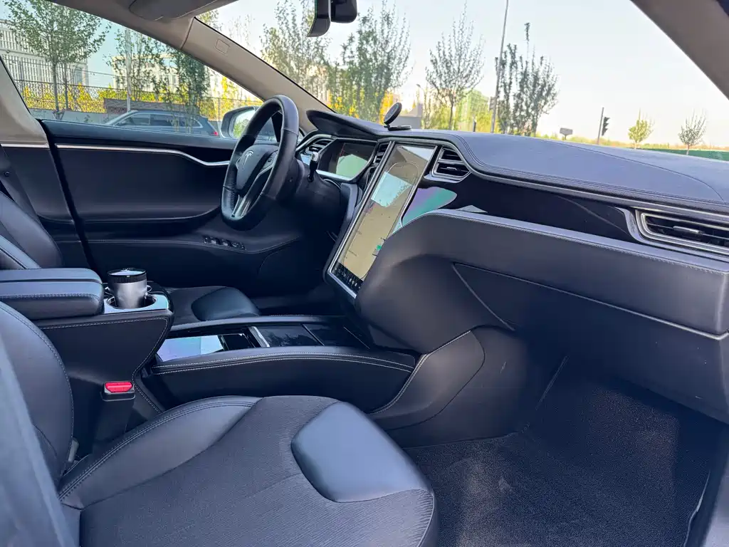 Tesla Model S 2014 — фото 18