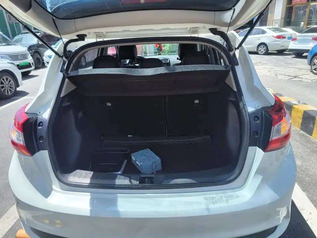 Nissan Tiida 2016 — фото 15