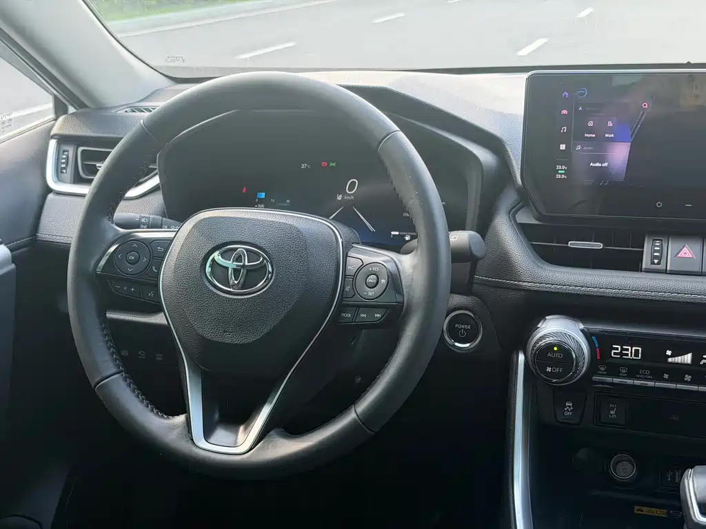 Toyota RAV4 2023 — фото 10