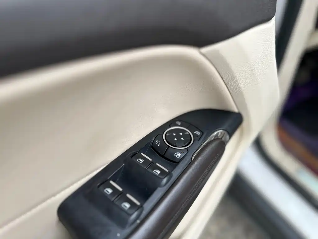 Lincoln MKC 2015 — фото 12