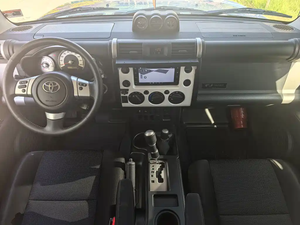 Toyota FJ Cruiser 2019 — фото 8