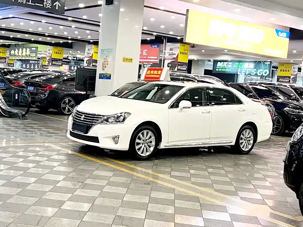 Toyota Crown 2012