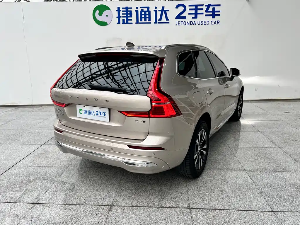 Volvo XC60 2023 — фото 3