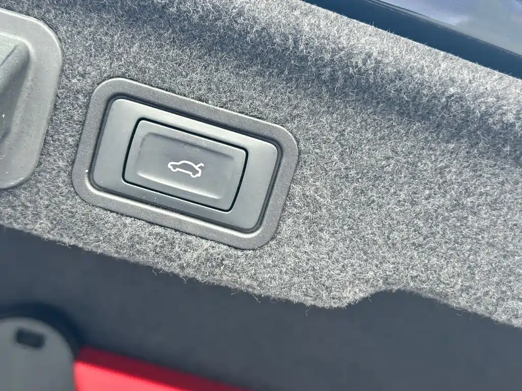 Audi A8 2015 — фото 31