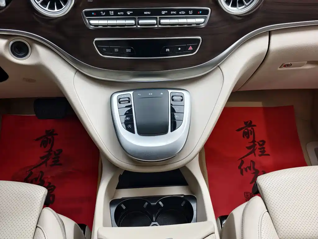 Mercedes-Benz V-Class 2023 — фото 17