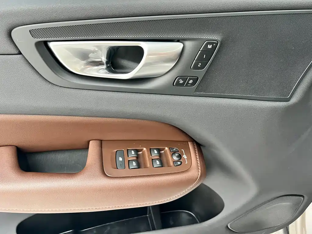 Volvo XC60 2023 — фото 16