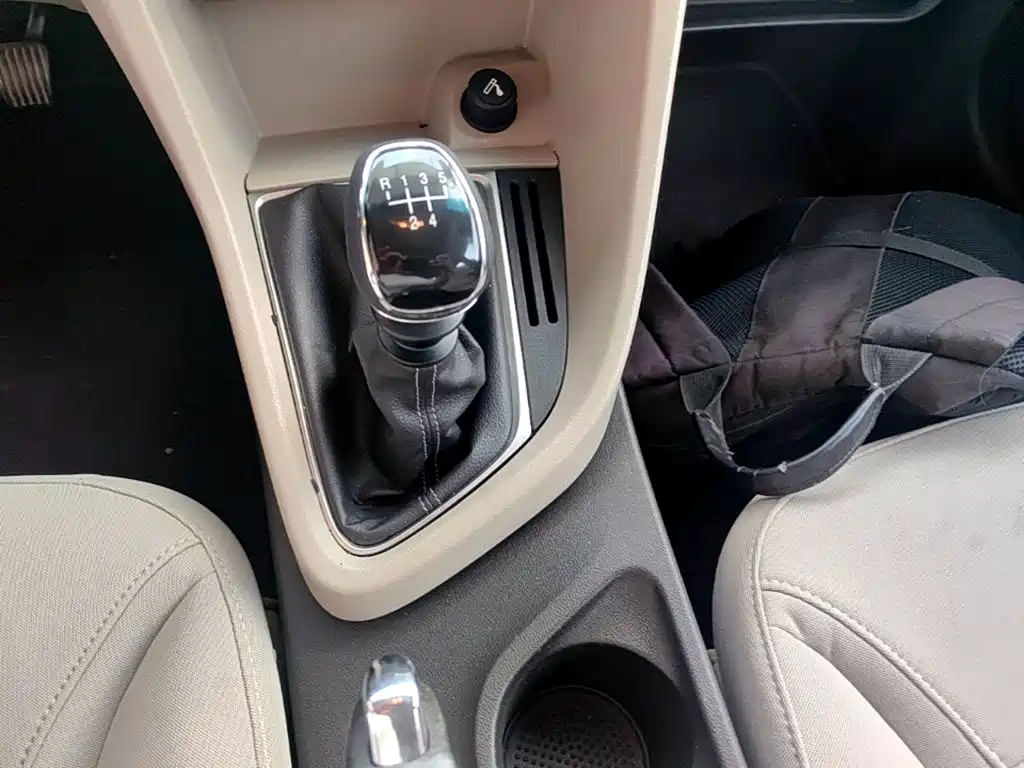 Buick Excelle 2015 — фото 14