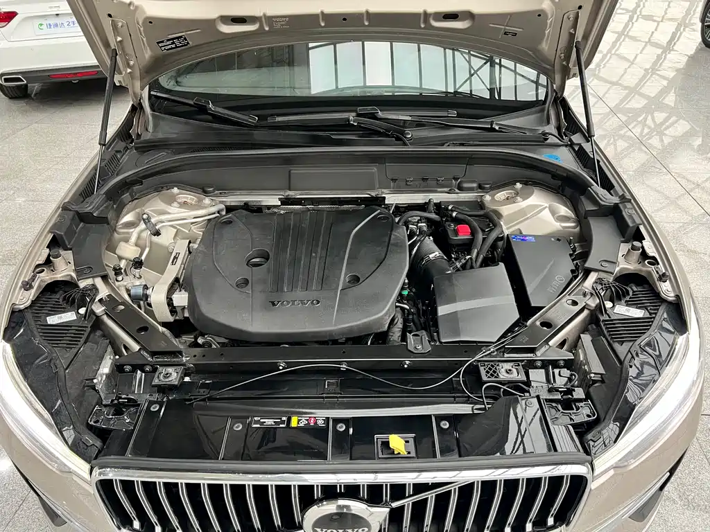 Volvo XC60 2023 — фото 25