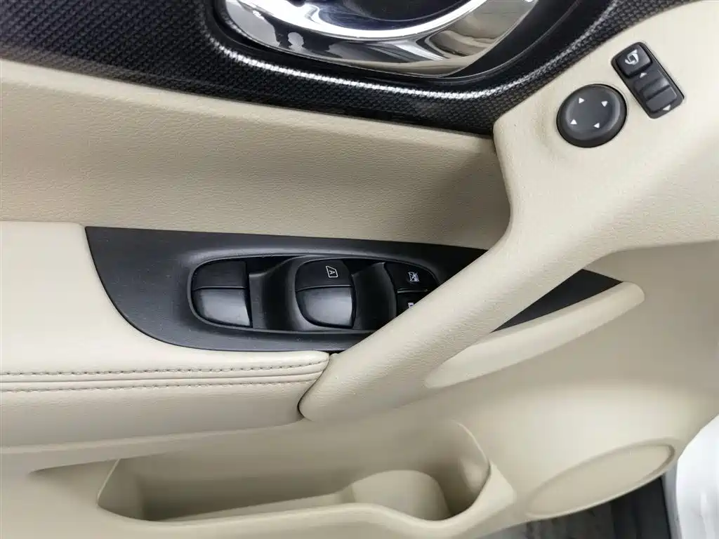 Nissan X-Trail 2015 — фото 9
