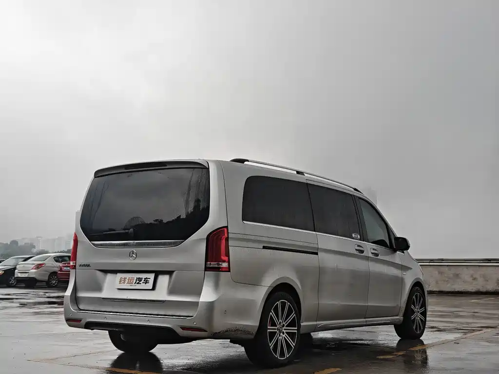 Mercedes-Benz V-Class 2023 — фото 6