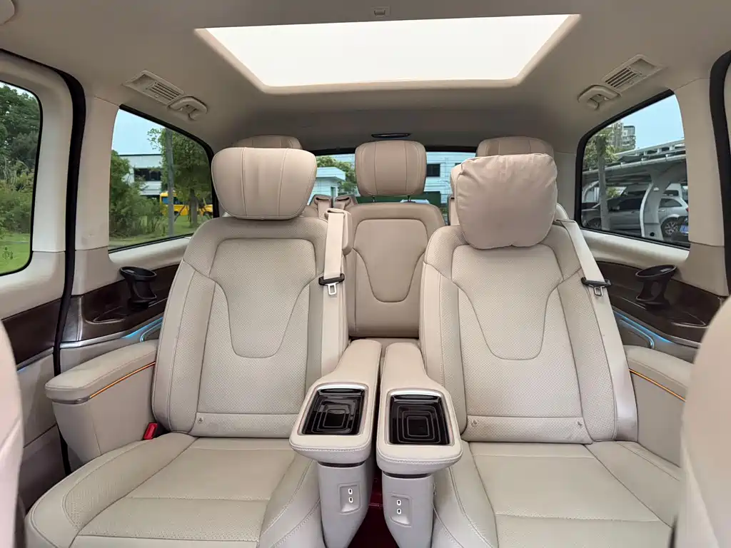Mercedes-Benz V-Class 2021 — фото 13