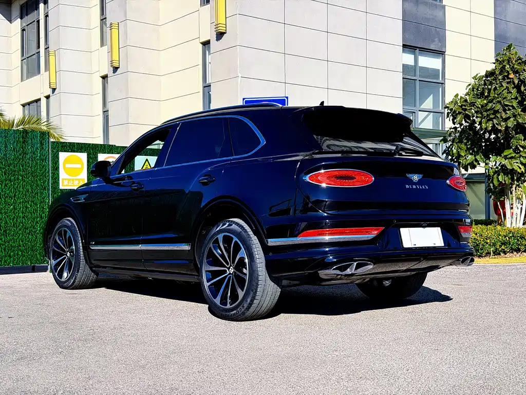 Bentley Bentayga 2021 — фото 13