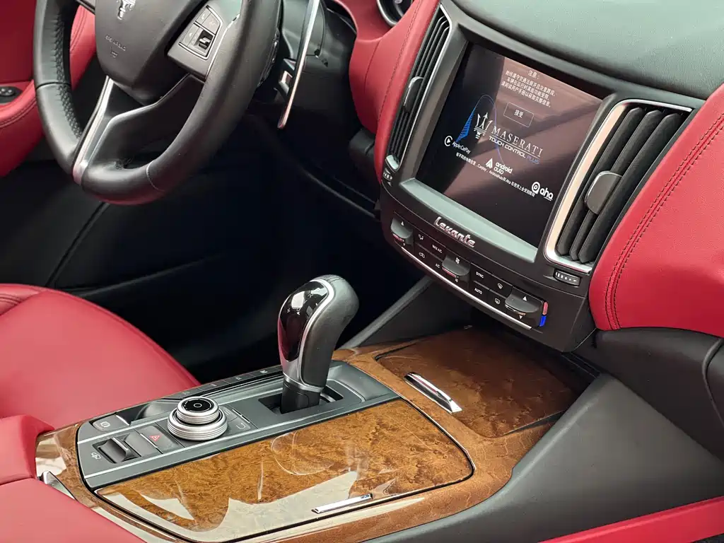Maserati Levante 2018 — фото 13
