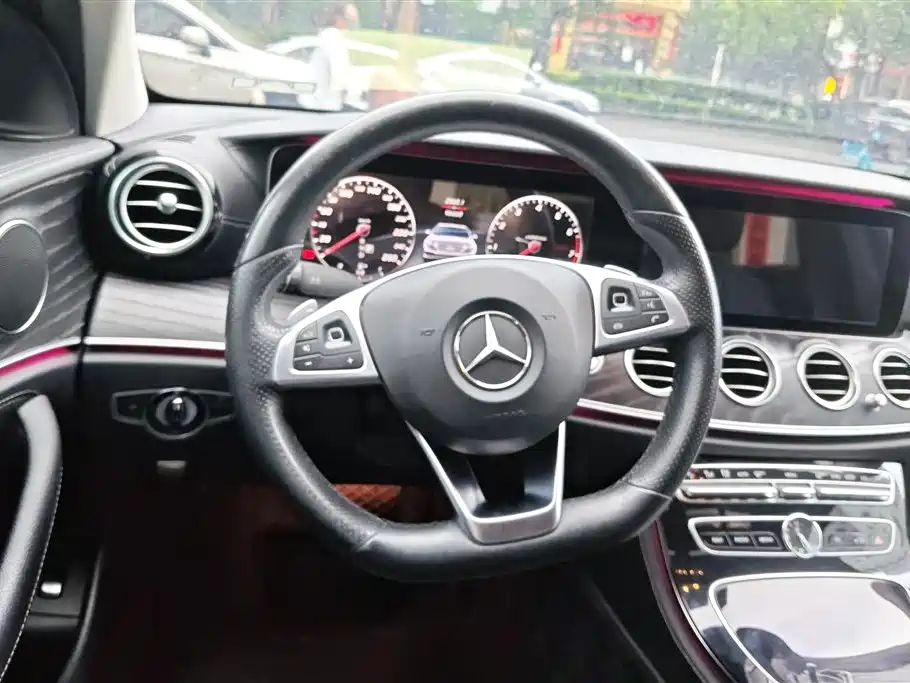 Mercedes-Benz E-Class 2016 — фото 15