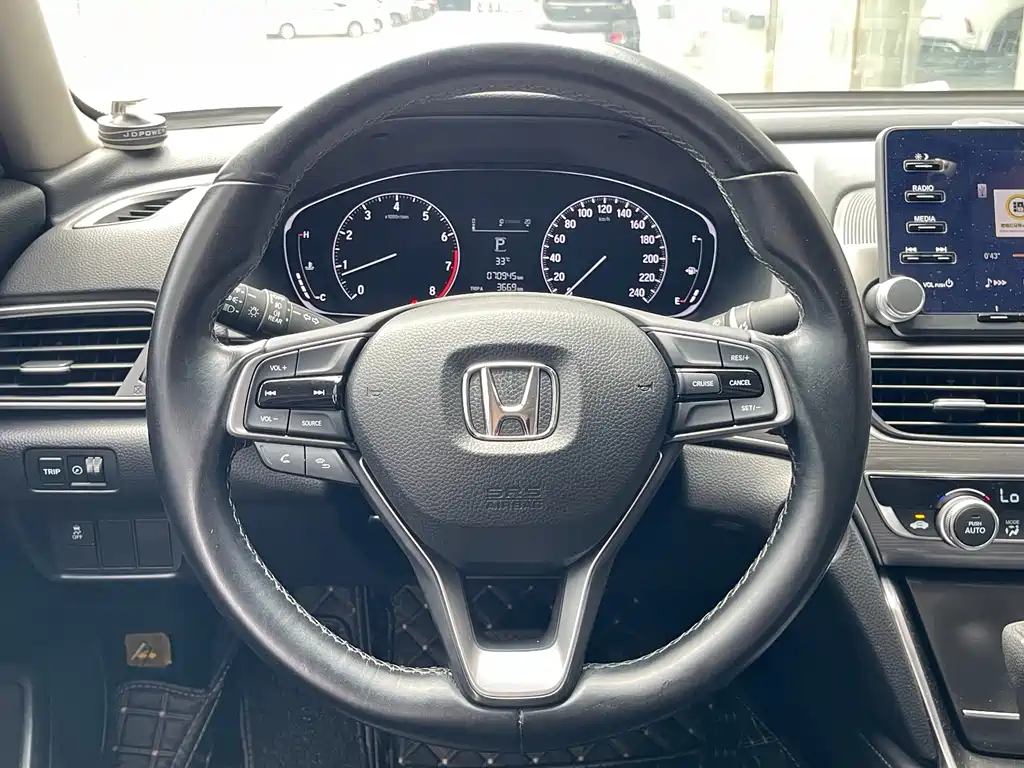 Honda Accord 2018 — фото 10
