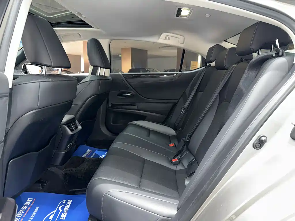 Lexus ES 2021 — фото 15