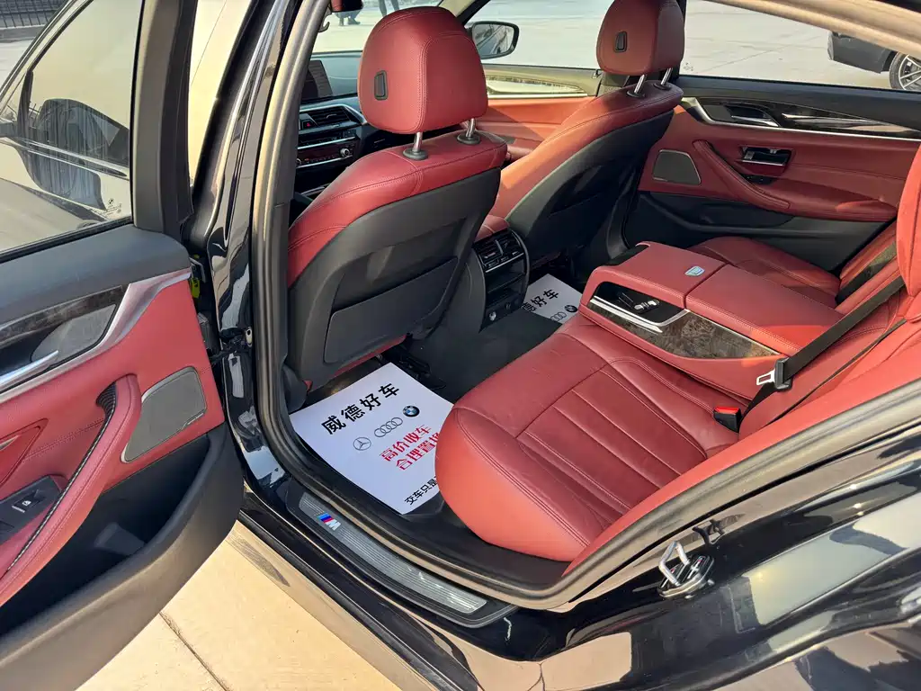 BMW 5 Series 2018 — фото 13