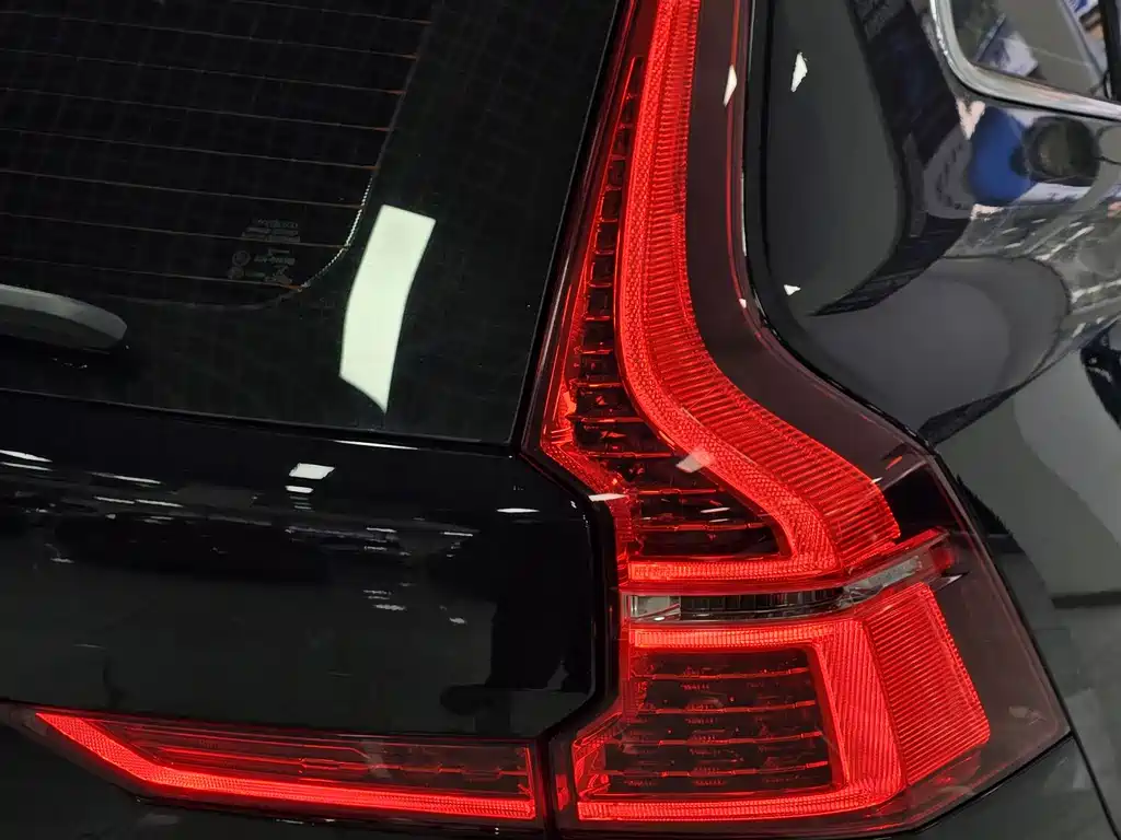 Volvo XC60 2022 — фото 12