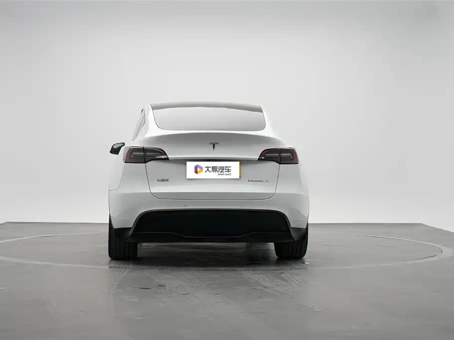 Tesla Model Y 2024 — фото 4