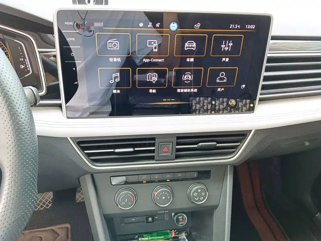 Volkswagen Tiguan L 2023 — фото 10