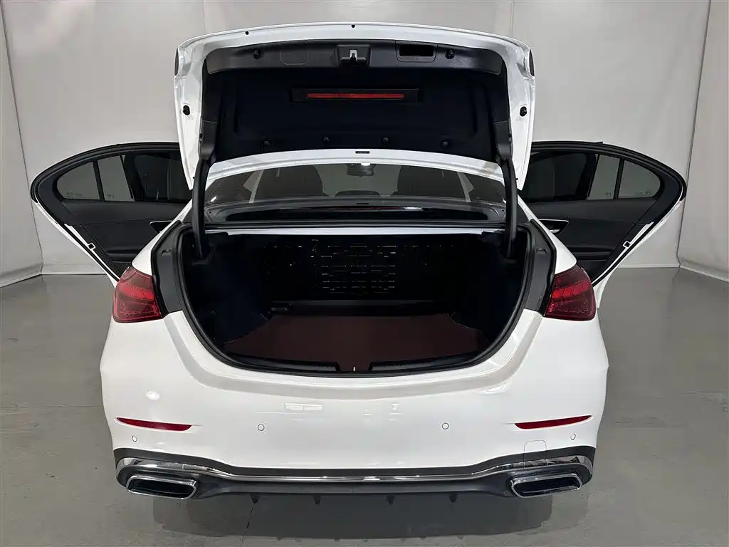 Mercedes-Benz C-Class 2025 — фото 16