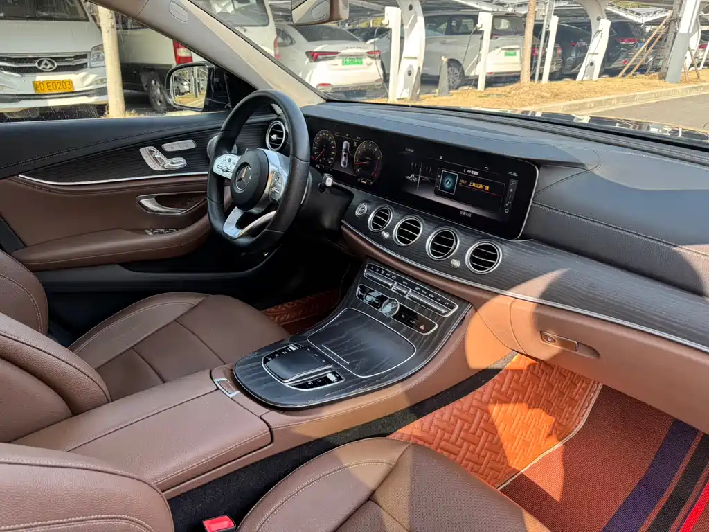 Mercedes-Benz E-Class 2019 — фото 16