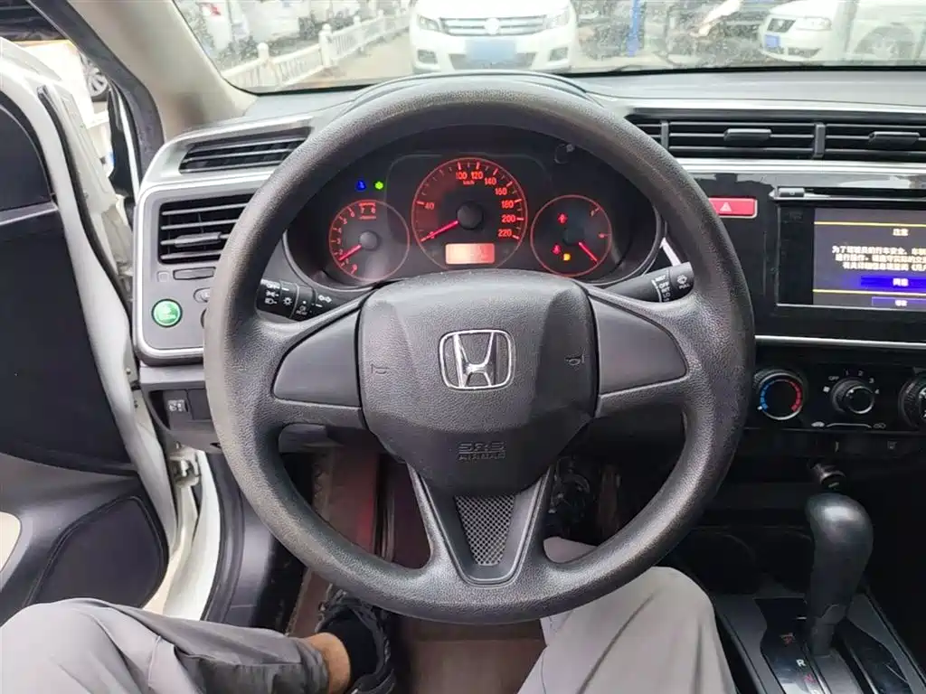 Honda City 2015 — фото 11