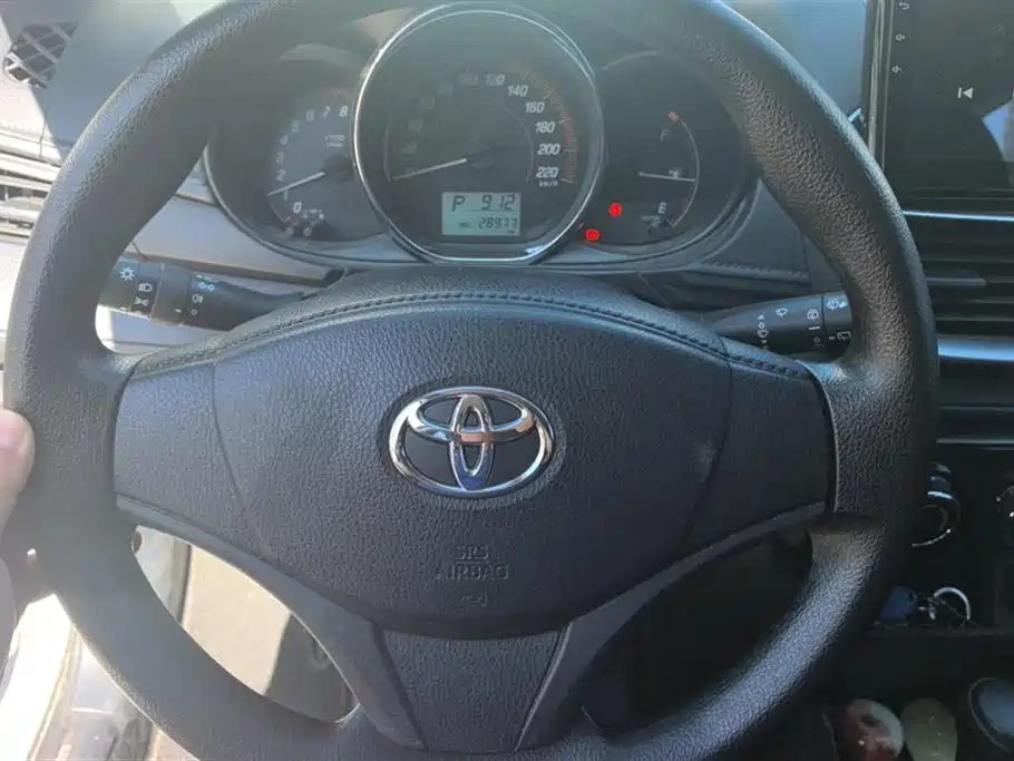 Toyota Yaris L 2021 — фото 15
