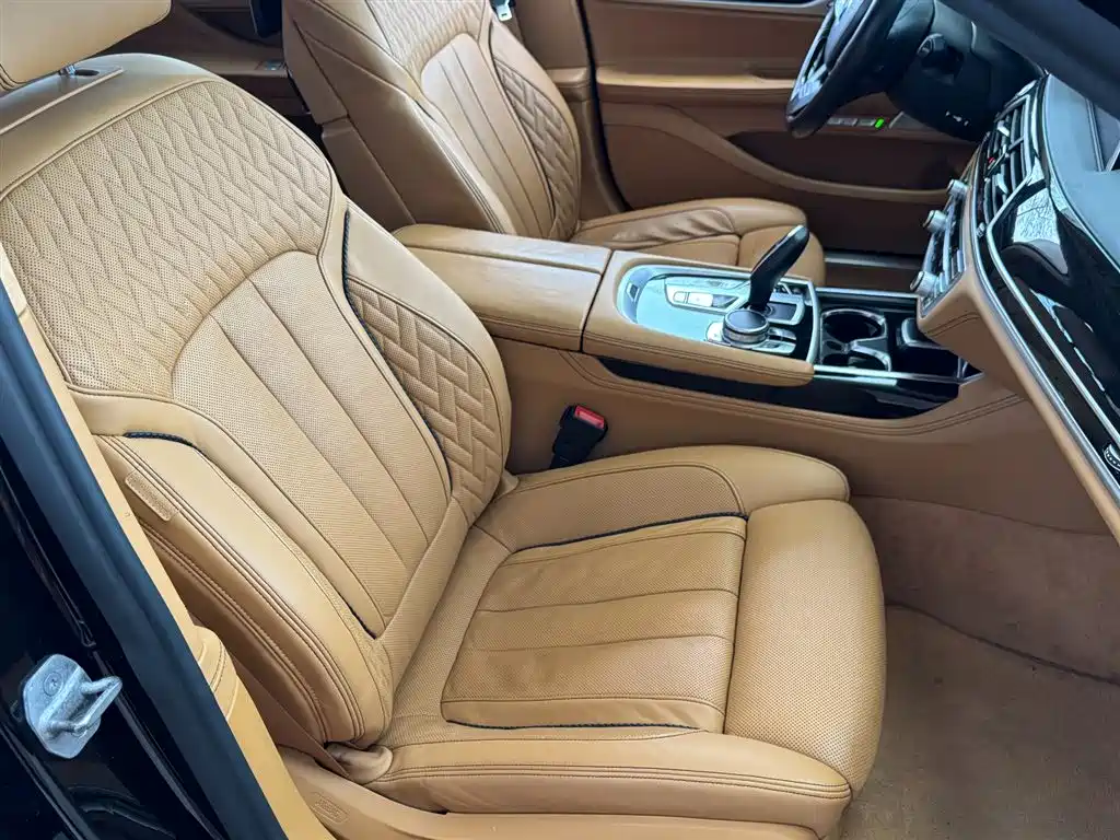 BMW 7 Series 2017 — фото 29