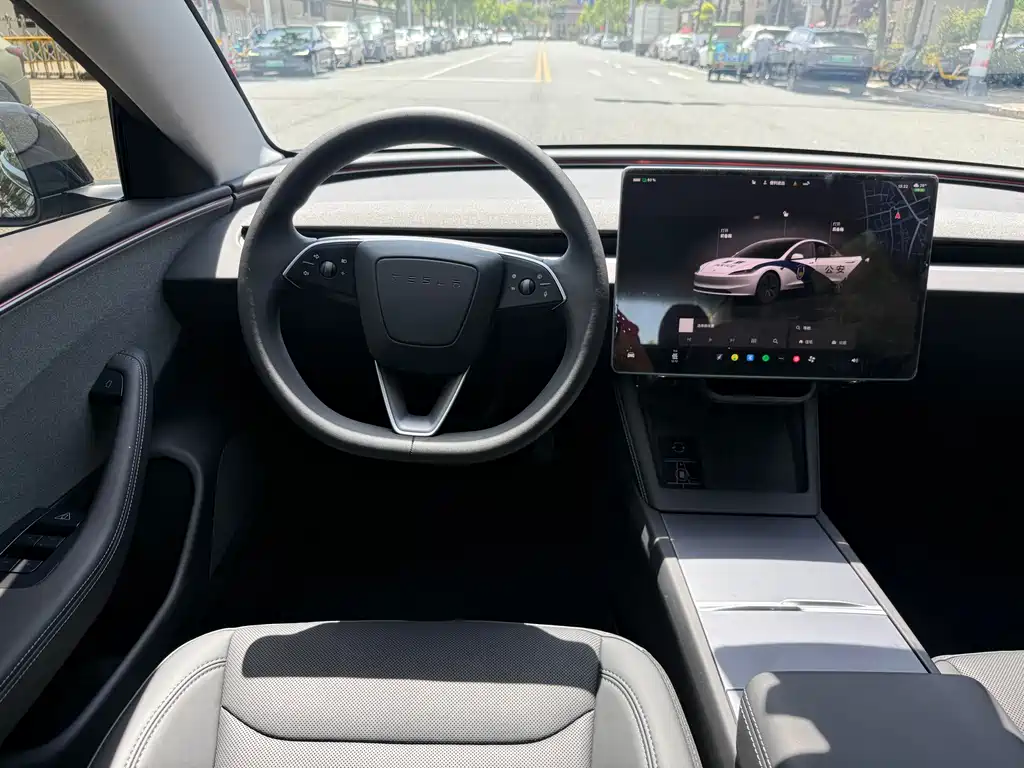Tesla Model 3 2025 — фото 13