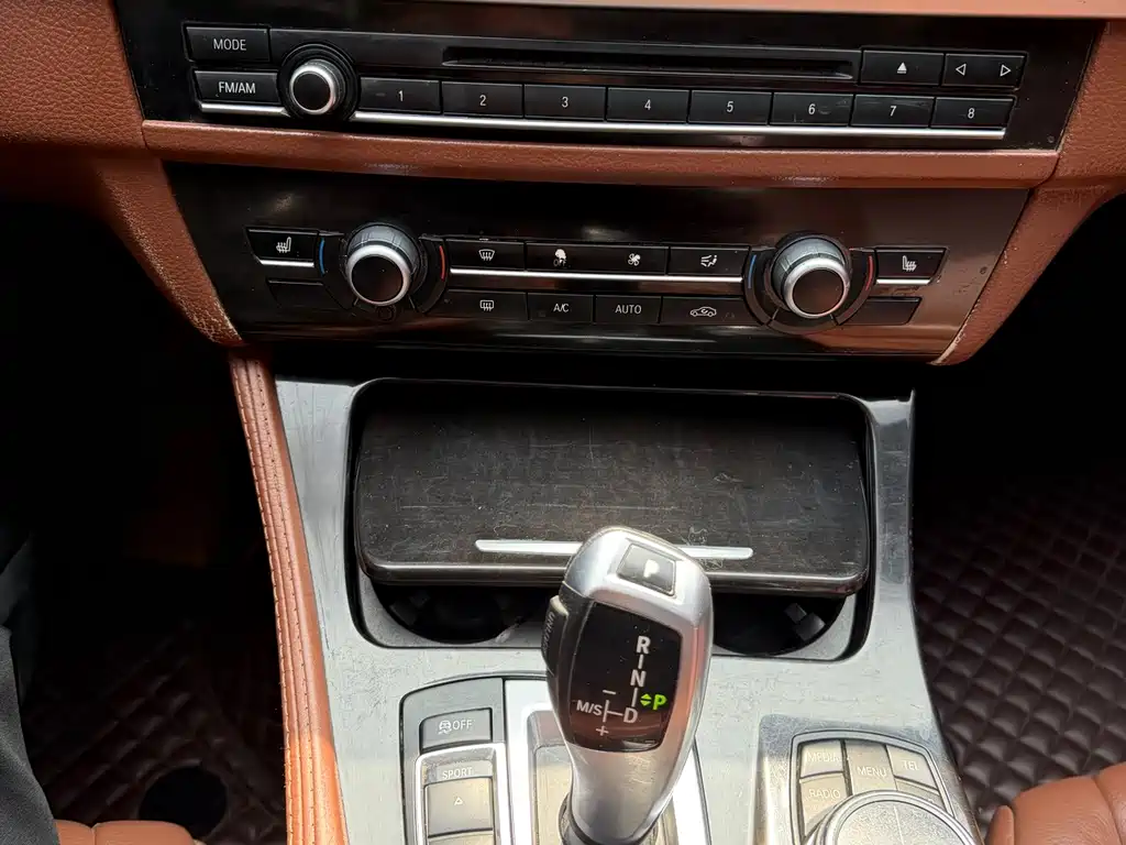 BMW 5 Series 2013 — фото 21