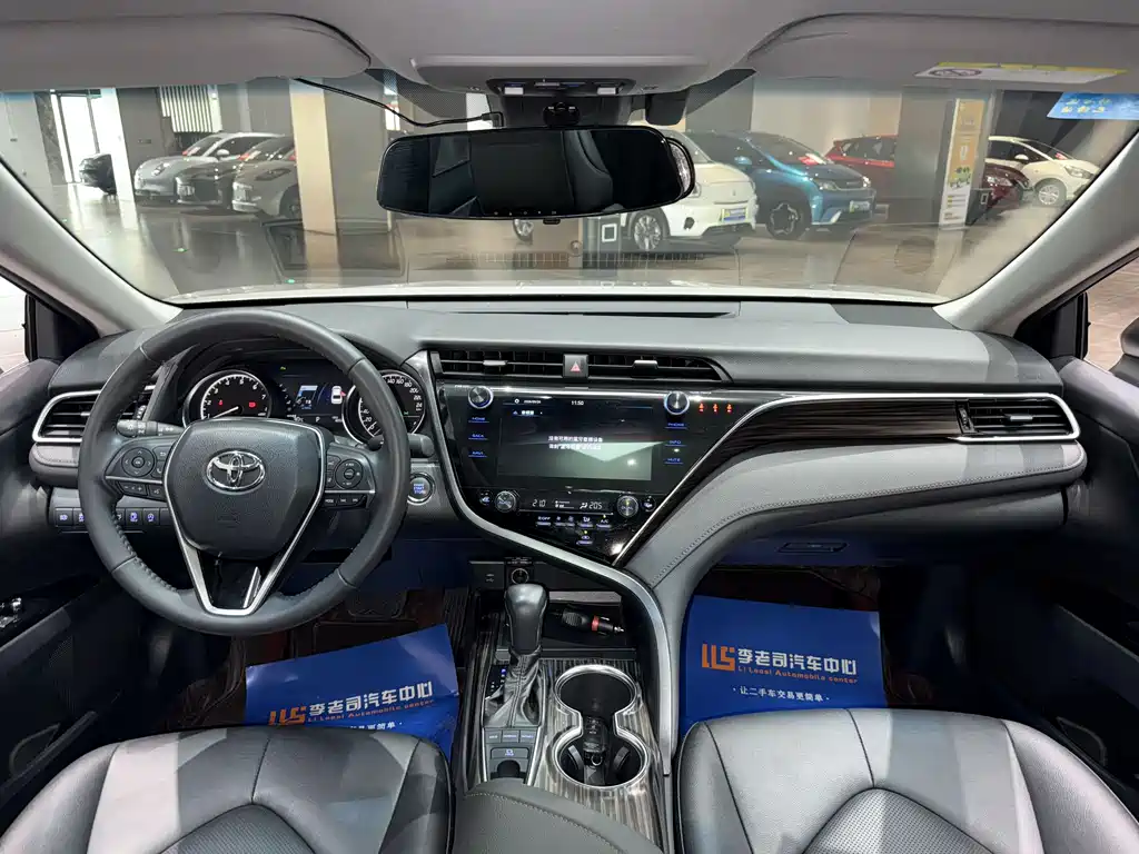 Toyota Camry 2020 — фото 10