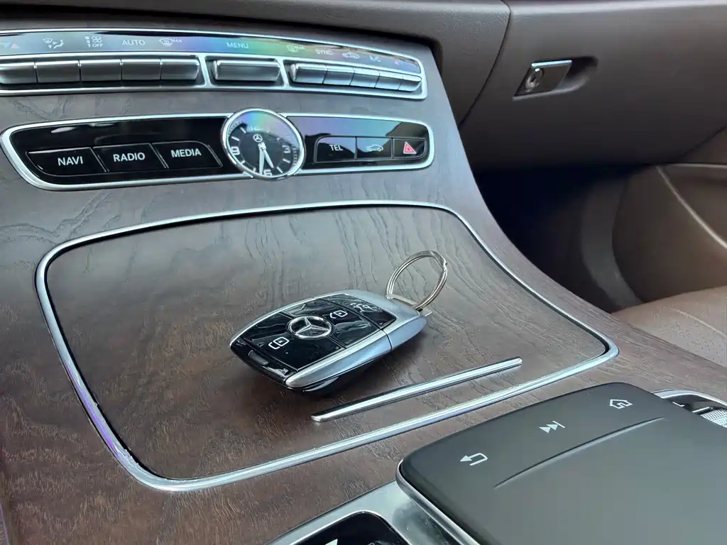 Mercedes-Benz E-Class 2019 — фото 16