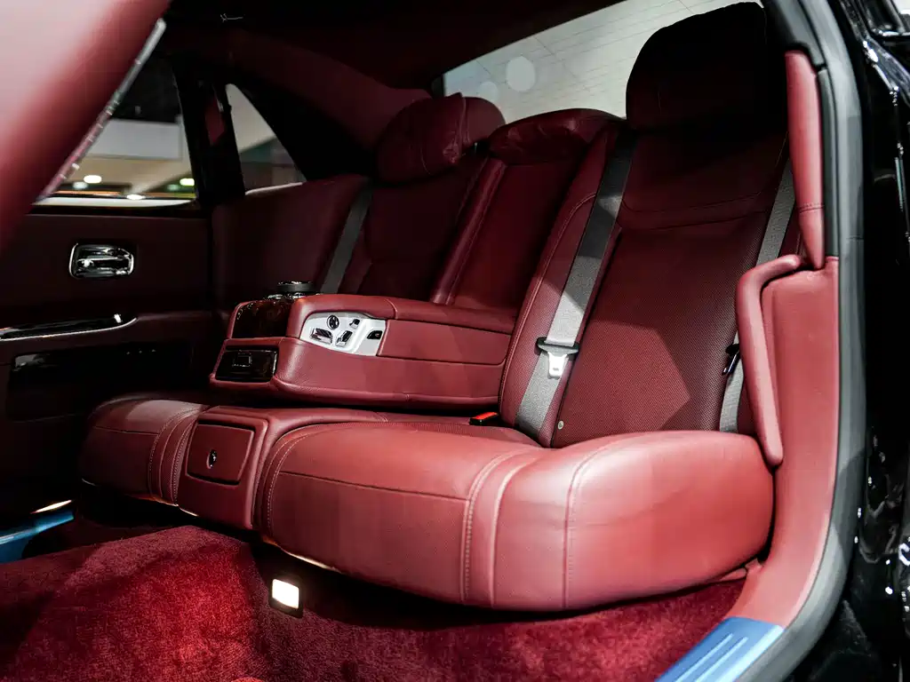 Rolls-Royce Ghost 2017 — фото 11