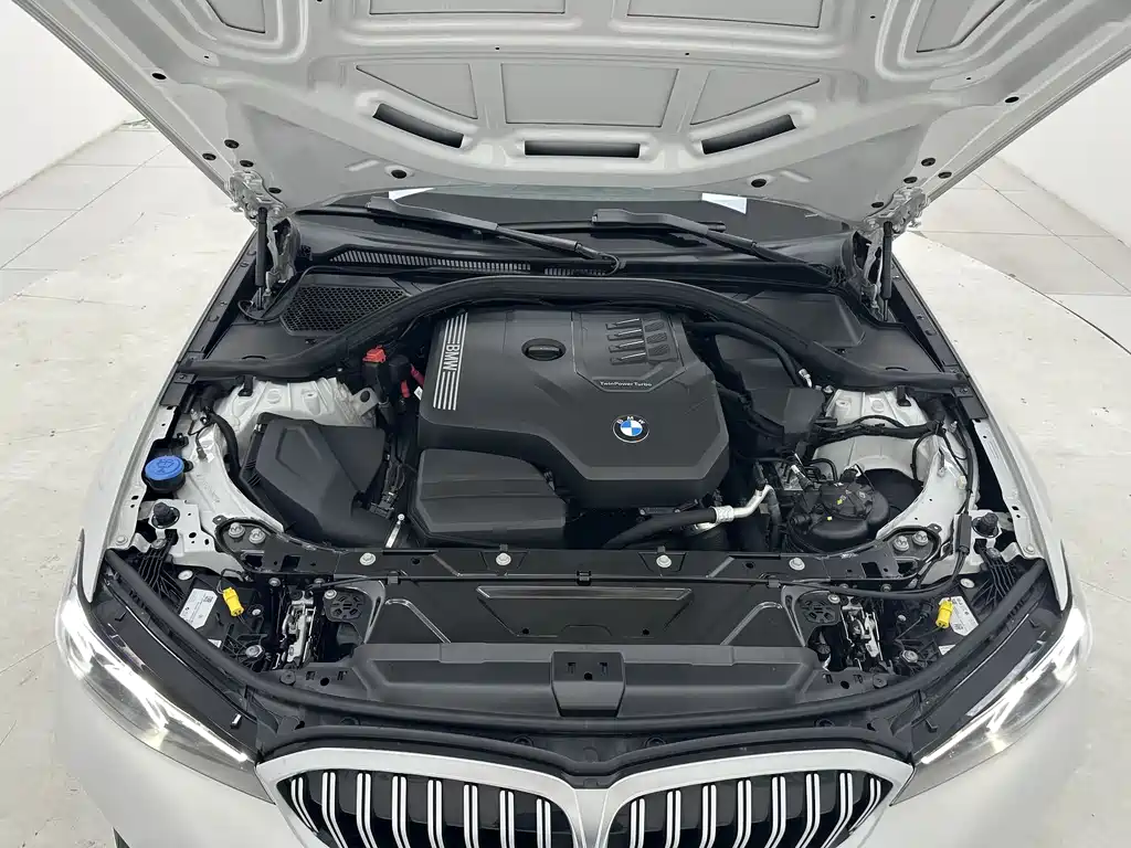 BMW 3 Series 2023 — фото 17