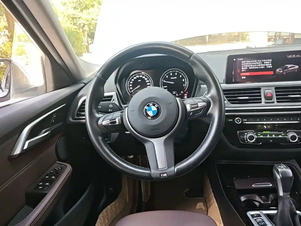 BMW 1 Series 2019 — фото 11